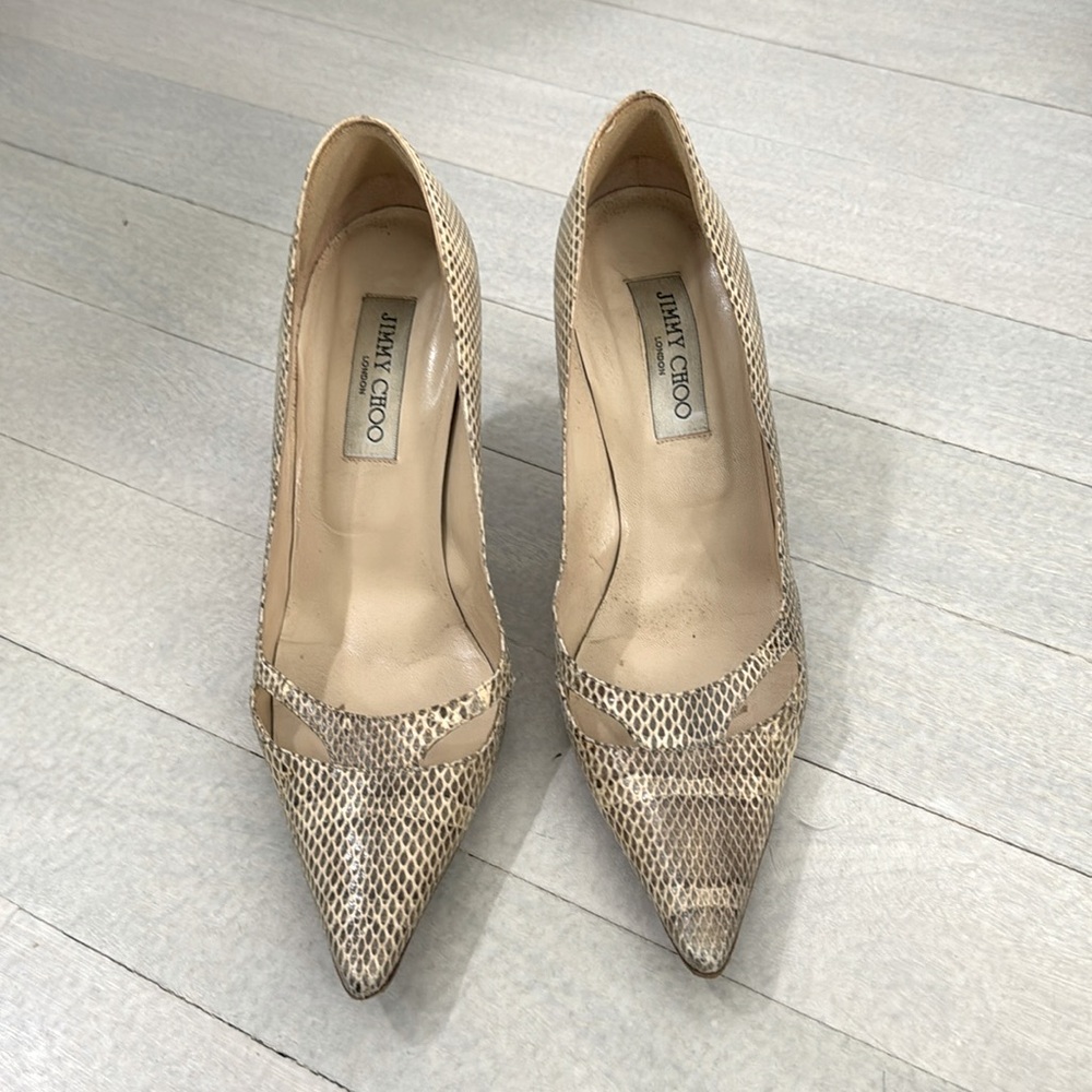 Auth Jimmy choo snake skin tan/cream pump heel 38.5